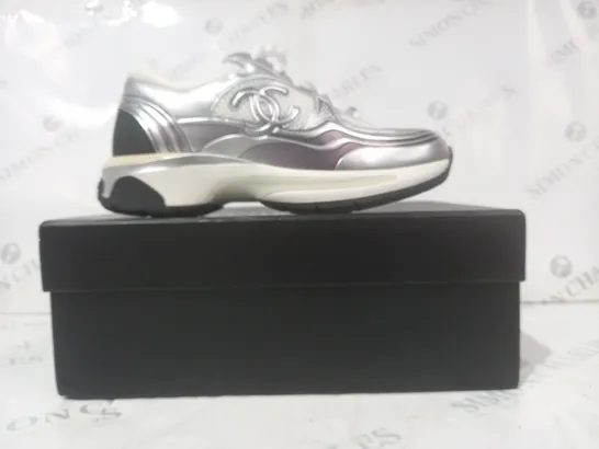 BOXED PAIR OF CHANEL SHOES IN WHITE/BLACK/METALLIC SILVER EU SIZE 39