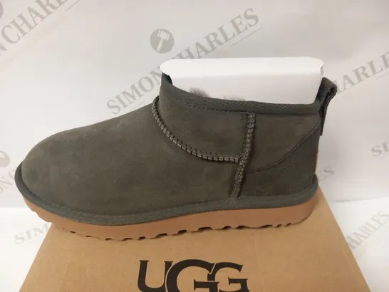 BOXED UGG W CLASSIC ULTRA MINI SIZE 4