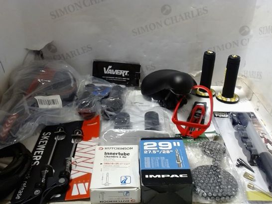 LOT OF ASSORTED ITEMS TO INLCUDE; BICYCLE PUMPS, SADDLES, INNER TUBES ETC 
