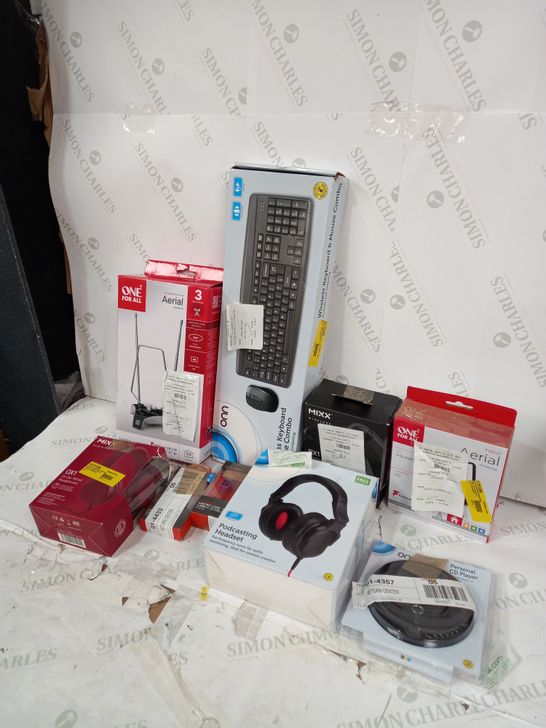 LOT OF ASSORTED ITEMS TO INCLUDE HEADPHONES, KEYBOARD AND INDOOR AERIALS