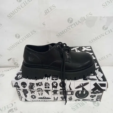 BOXED PAIR OF KOI FOOTWEAR PINEMOON LACE UP SHOES IN BLACK - SIZE 4