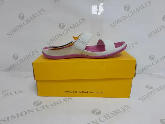 BOXED PAIR OF STRIVE SANDALS IN WHITE/PINK SIZE 5