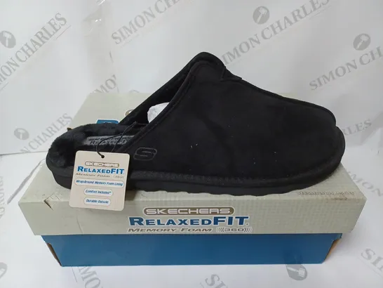 BOXED PAIR OF SKECHERS MEN'S RENTEN PALCO SLIPPERS IN BLACK - SIZE 9 