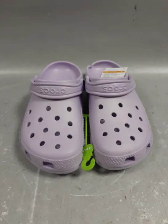 BOXED PAIR OF CROCS ROOMY FIT CLASSIC SLIP ON - 6