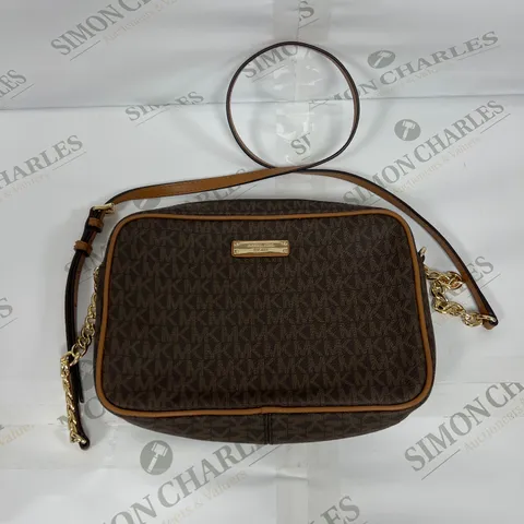 MICHAEL KORS SHOULDER BAG IN BROWN AND GOLD