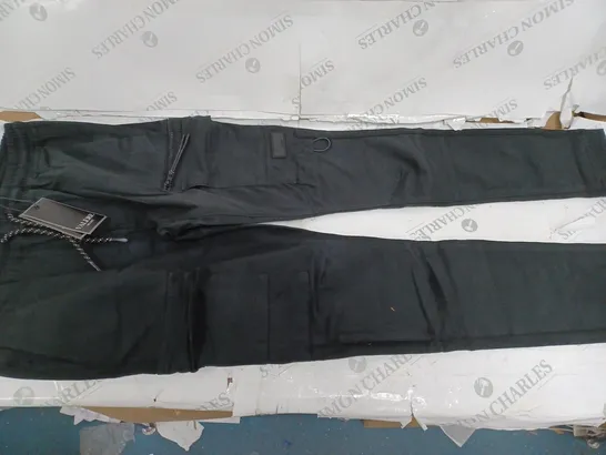 VALERE MILANO BLACK LOGO CARGO PANTS- MEDIUM