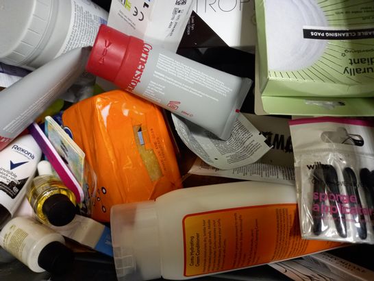 LOT OF APPROXIMATELY 20 HEALTH & BEAUTY ITEMS, TO INCLUDE PACO RABANNE LOTION, FLIGHT MODE, EVELLINE, ETC