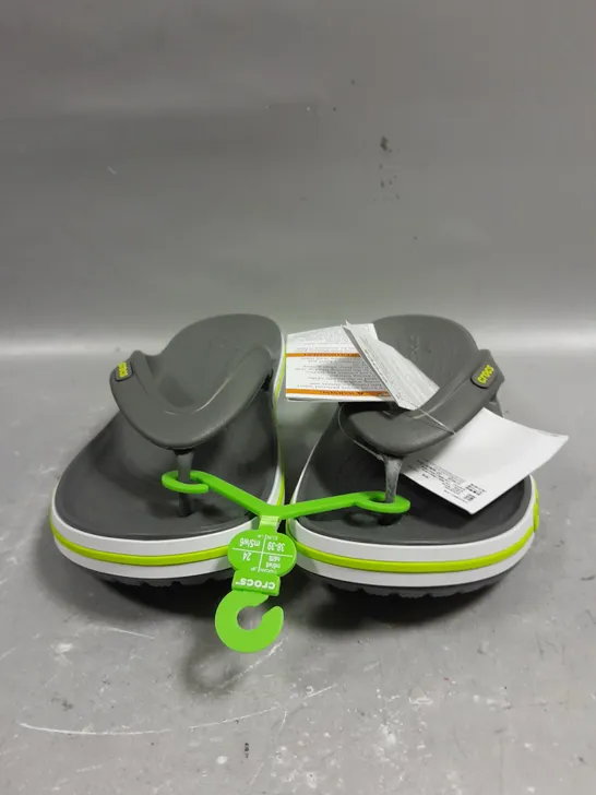 PAIR OF CROCS BAYABAND FLIP FLOPS - 6-8