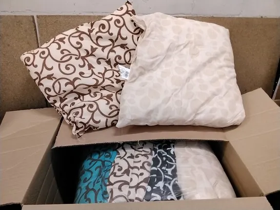 LOT CONTAINING APPROXIMATELY 10 CUSHIONS IN VARIOUS COLOURS WITH FLORAL DESIGN 