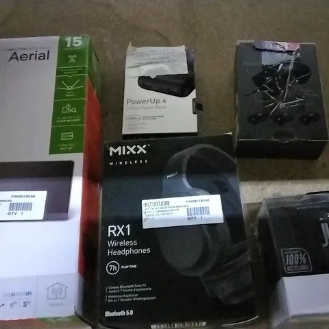 BOX OF ASSORTED ELECTRICAL ITEMS INCLUDING AERIAL, WIRELESS HEADPHONES, JUICE BOOM PRO SPEAKER, POWER BANK AND GAMING MOUSE 