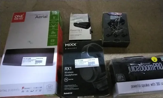 BOX OF ASSORTED ELECTRICAL ITEMS INCLUDING AERIAL, WIRELESS HEADPHONES, JUICE BOOM PRO SPEAKER, POWER BANK AND GAMING MOUSE 