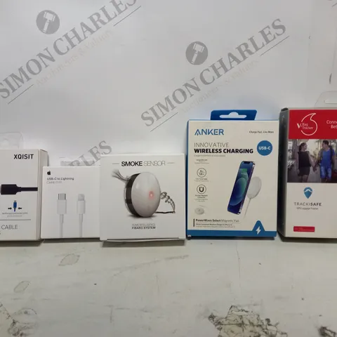 BOX OF APPROX 25 ASSORTED ITEMS TO INCLUDE - APPLE USB-C CABLE - ANKER WIRELESS CHARGER - SMOKE SENSOR ETC