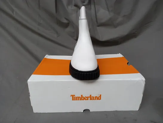 BOXED PAIR OF TIMBERLAND GREYFIELD CHELSEA BOOTS IN WHITE UK SIZE 5