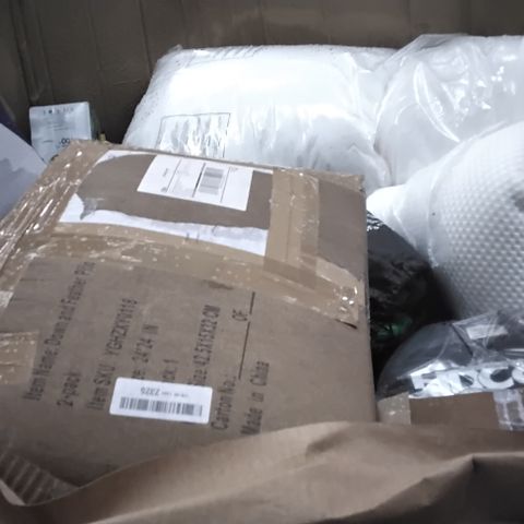 PALLET OF ASSORTED ITEMS INCLUDING DOWN AND FEATHER PILLOW, MEMORY FOAM CERVICAL PILLOW, KETTOYA EXPANDABLE GARDEN HOSE, GREEN WATER HOSE, MEMORY CUSHION