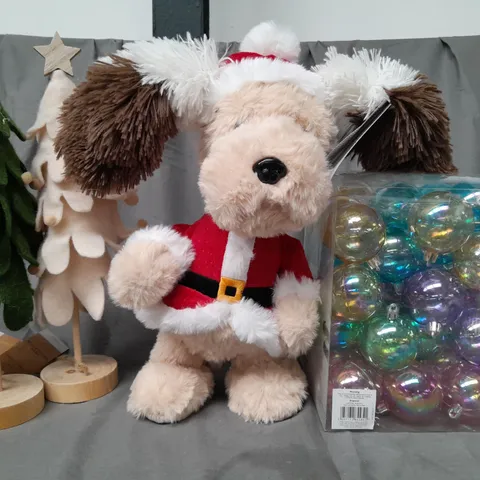 LARGE ASSORTMENT OF FESTIVE HOUSEHOLD AND DECORATIVE ITEMS TO INCLUDE DANCING SANTA DOG, FELT TREE DECORATION, PACK OF BAUBLES, ETC - COLLECTION ONLY