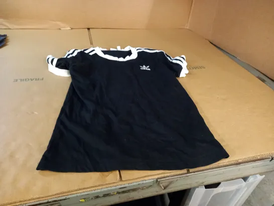 BLACK/WHITE ADIDAS SWEATSHIRT SIZE 10