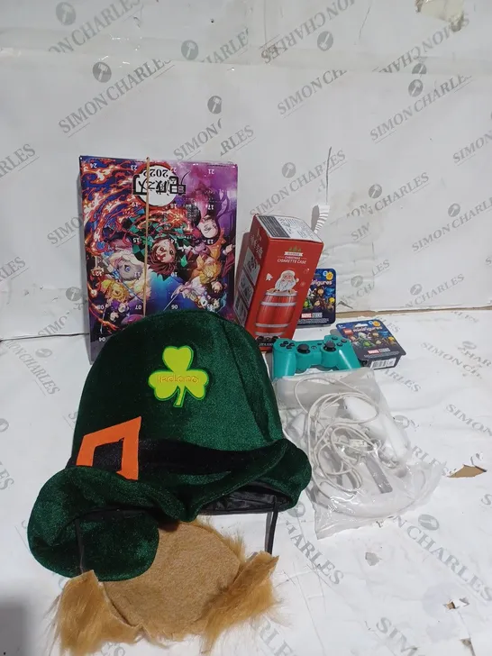 MEDIUM BOX OF ASSORTED TOYS TO INCUDE PLAYSTATION CONTROLLER, UNO CARDS AND NOVELTY HATS