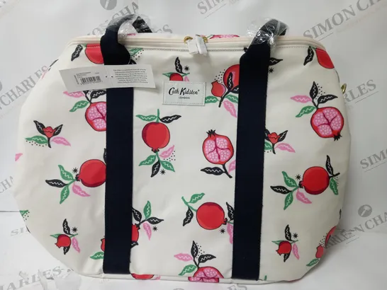 CATH KIDSTON COOL BAG WITH POMEGRANATE PRINTING IN CREAM