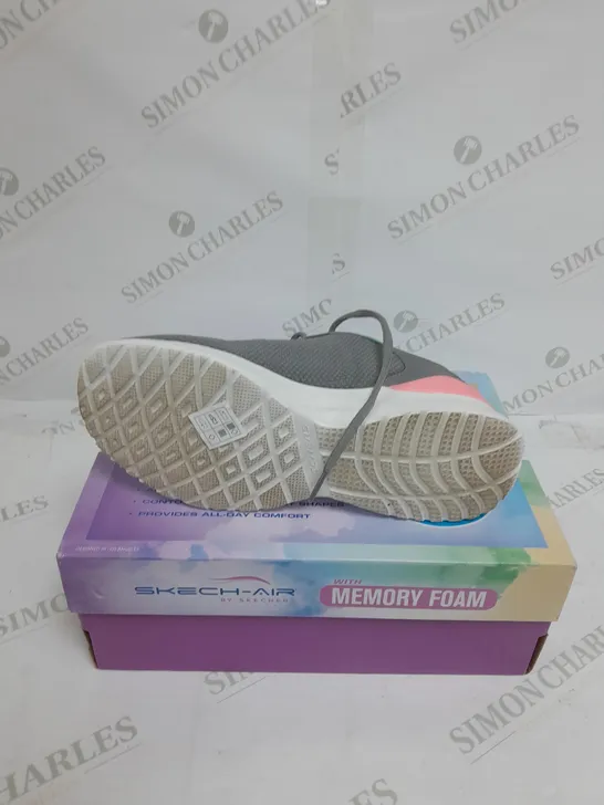 BOXED PAIR OF SKECHERS SKECH-AIR DYNAMIGHT RADIANT CHOICE TRAINER GREY - SIZE 5.5