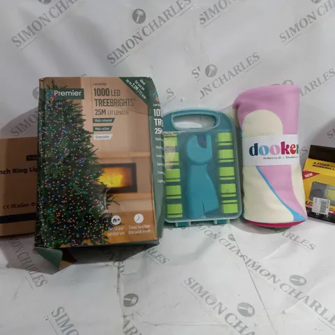 BOX OF APPROXIMATELY 15 ASSORTED ITEMS TO INCLUDE - PREMIRE 1000 LED TREE LIGHTS - 5 INCH RING LIGHT - USB LAMP ECT