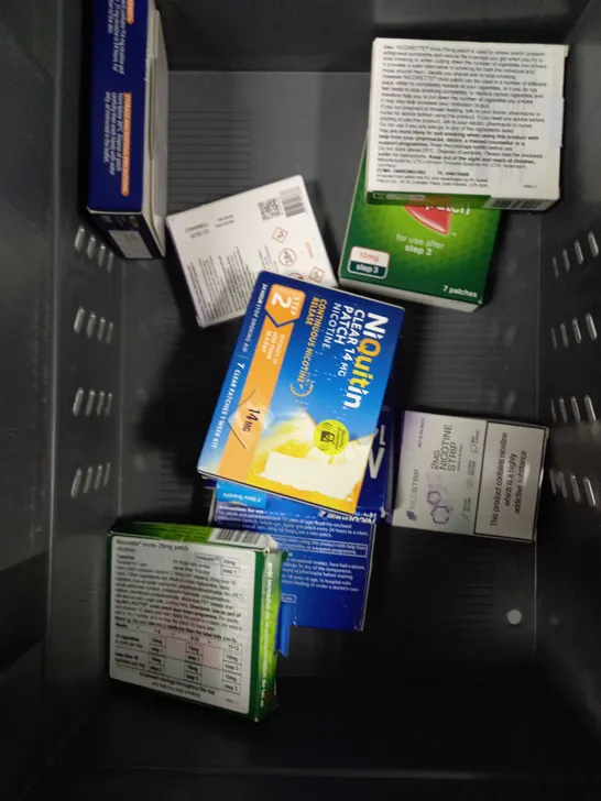 APPROXIMATELY 15 ASSORTED SMOKING PREVENTION AIDS TO INCLUDE PATCHES, LOZENGES, INHALATORS ETC - COLLECTION ONLY 