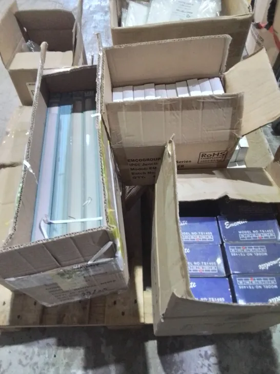 PALLET OF APPROXIMATELY 100 ASSORTED EMCOLITE LIGHTING TO INCLUDE - FIRE HOODS , TS1405 ANGULAR TRACK FITTING , IP68 JUNCTION BOX FOR SERIES WIRING ETC - COLLECTION ONLY