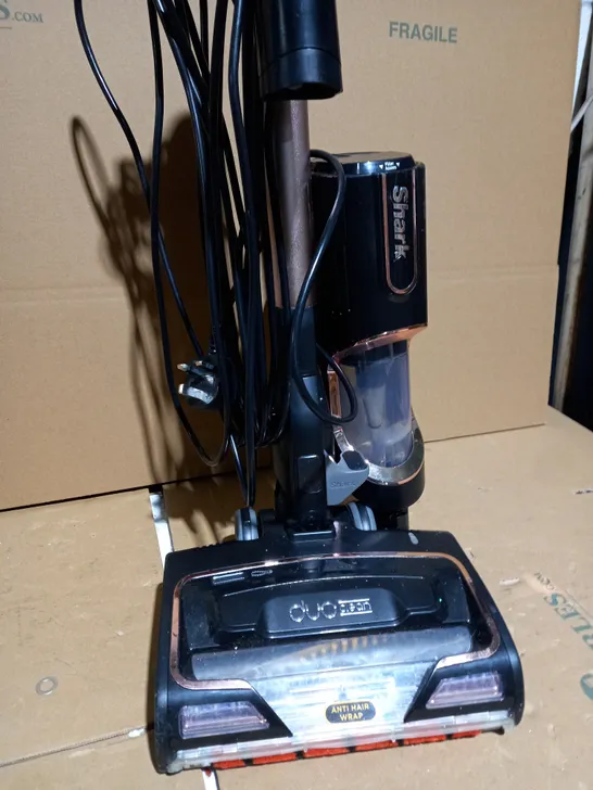 SHARK CORDED STICK VACUUM HZ500UKT