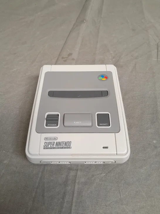 SUPER NINTENDO - NINTENDO CLASSIC MINI