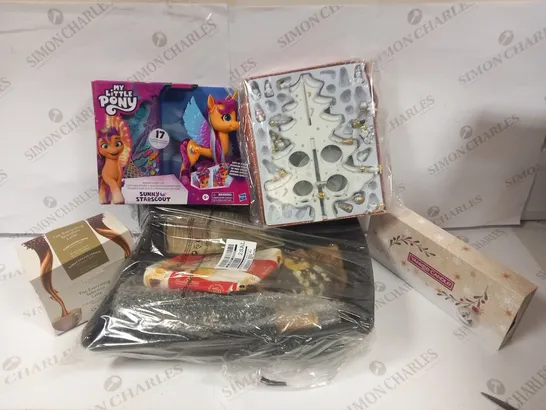 APPROXIMATELY 14 ASSORTED PRODUCTS TO INCLUDE; NIGHT BEFORE CHRISTMAS HAMPER, MY LITTLE PONY SUNNY STARSCOUT, HOTEL CHOCOLAT THE EVERYTHING SELECTION LATTE AND YANKEE CANDLE TEALIGHTS