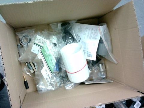 SMALL BOX OF ASSORTED HOMEWARE ITEMS TO INCLUDE WALL/GLASS SCRAPERS, MASTERLOCK COMBINATION PADLOCK, ASSORTED TOOLS AND PARTS