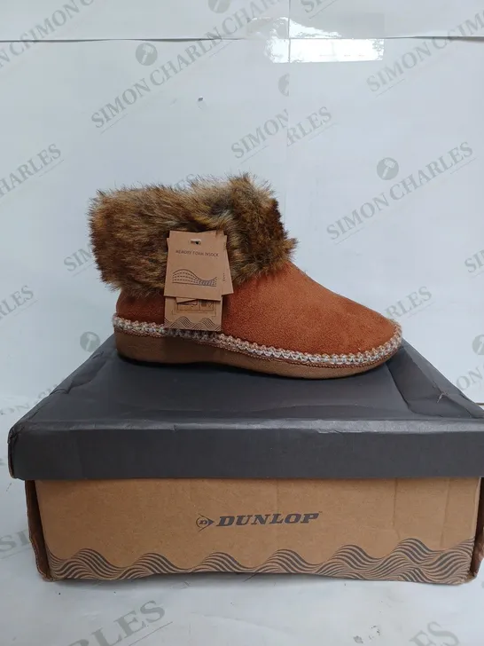 BOXED DUNLOP RHEA CHESTNUT COLOURED BOOTS - UK 3/4