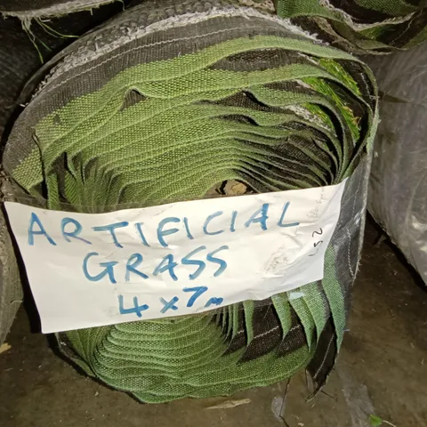 ROLL OF ARTIFICIAL GRASS - 4 X 7M