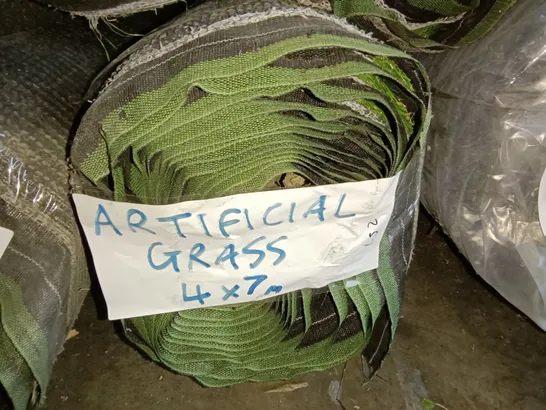 ROLL OF ARTIFICIAL GRASS - 4 X 7M