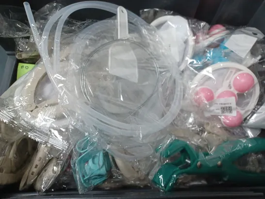 BOX OF APPROXIMATELY 12 ASSORTED ITEMS TO INCLUDE - UNBRANDED BOUNCY BALL , 10 TEA LIGHTS , DYMO LABELS ETC