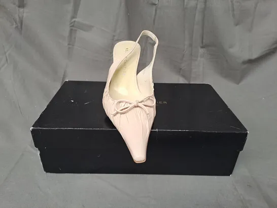 BOXED PAIR OF ROLAND CARTIER POINTED TOE HEELED SHOES IN BEIGE EU SIZE 38