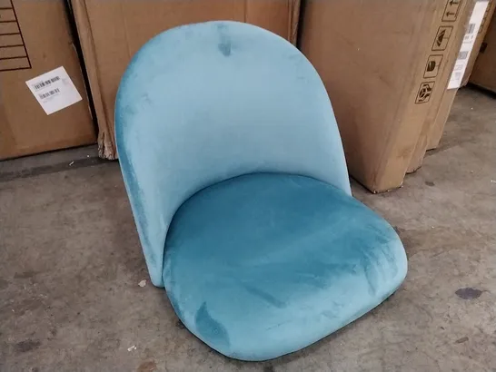 BOXED PAIR OF CRUSHED VELVET SOFT CURVED BACK DINING CHAIRS IN DARK BLUE