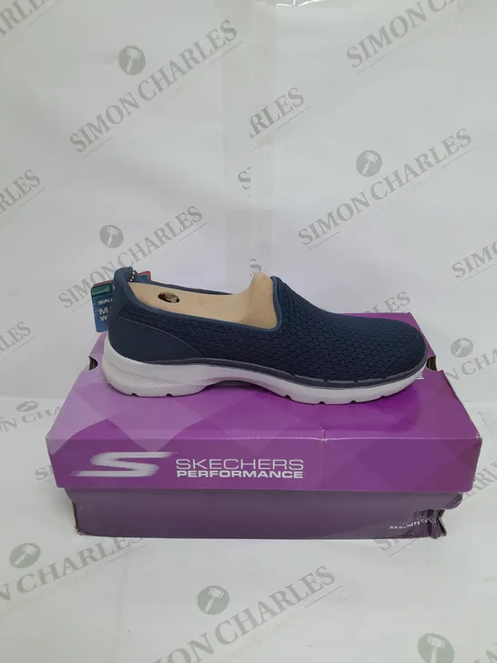 PAIR OF SKECHERS GO WALK 6 SEA COAST SLIP-ON TRAINERS NAVY UK SIZE 6