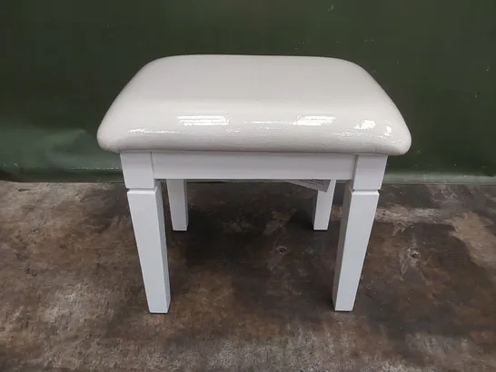 DESIGNER STOOL - WHITE