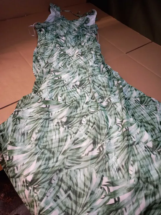 DESIGNER FLOWING GREEN LEAF PRINT MAXI DRESS - SIZE 12