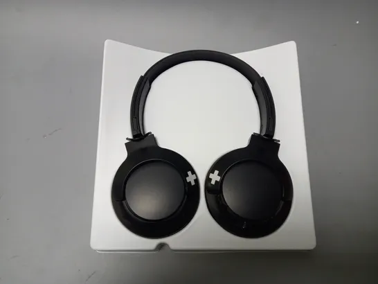 BOXED PHILIPS BASS+ SUPRA-AURAL SHB3075 HEADPHONES