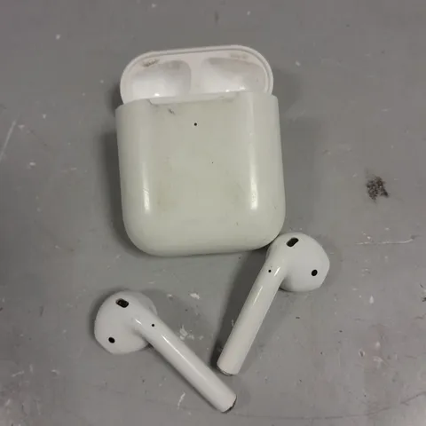 APPLE AIRPODS 2ND GEN WIRELESS EARPHONES 