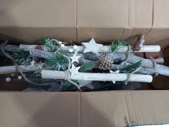 BOXED CHRISTMAS DÉCOR 