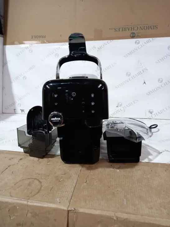 LAVAZZA COFFEE MACHINE ID LM950