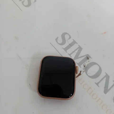 UNBOXED ROSE GOLD APPLE WATCH FACE 