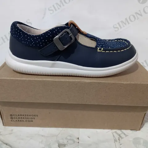 BOXED PAIR OF CLARKS CREST ROSA T CHILDRENS LEATHER SHOES IN NAVY UK SIZE 9.5