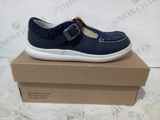 BOXED PAIR OF CLARKS CREST ROSA T CHILDRENS LEATHER SHOES IN NAVY UK SIZE 9.5