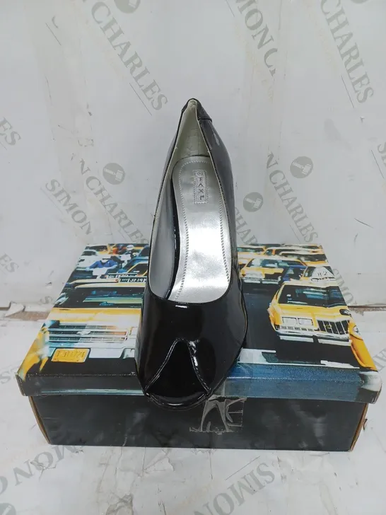 LOT OF 5 PAIRS OF TAXI LADIES SHOES