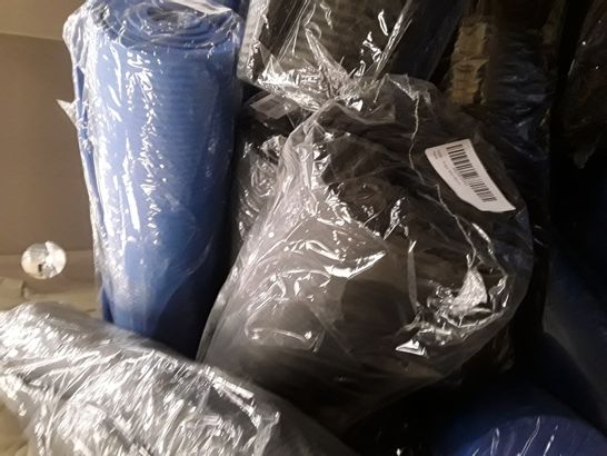 LARGE PALLET OF A SIGNIFICANT QUANTITY OF ASSORTED ITEMS TO INCLUDE DESIGNER EXERCISE MAT, DESIGNER DECORATIVE PLANT, NON-WOVEN WALL MURAL ETC