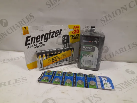 BOX OF APPROXIMATELY 30 ASSORTED PACKS OF BATTERIES TO INCLUDE T&E ALKALINE BATTERIES (1.55V), ULTRA MAX 6V HEAVY DUTY BATTERY, AAA ENERGIZER MAXI PACK 