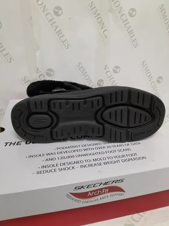 BOXED SKECHERS GO BOOTS IN BLACK - SIZE 7 RRP £20